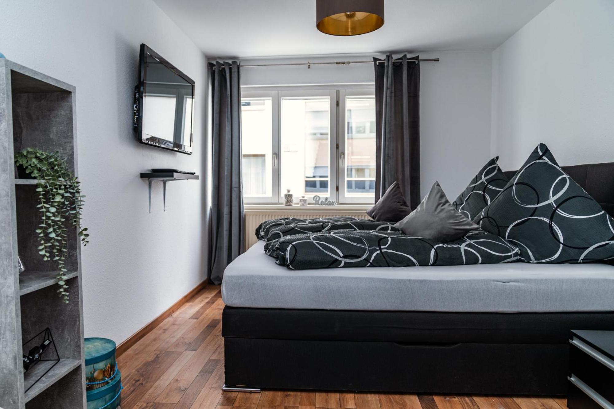 Ferienwohnung Ella - Direkt Am Bodensee Friedrichshafen Exterior foto